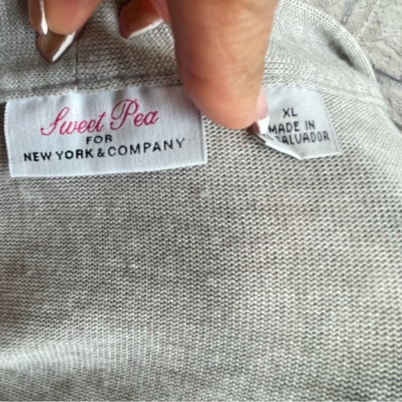 New York & Company Women's Buttonless Cardigan - Picture 3 of 4
